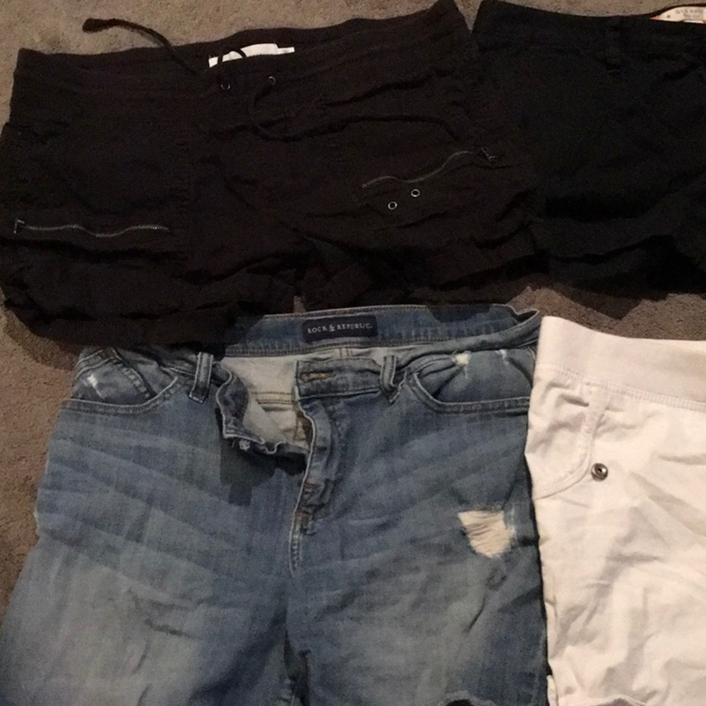 Set of 4 pairs of shorts